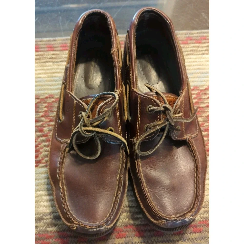 Sperry men eye